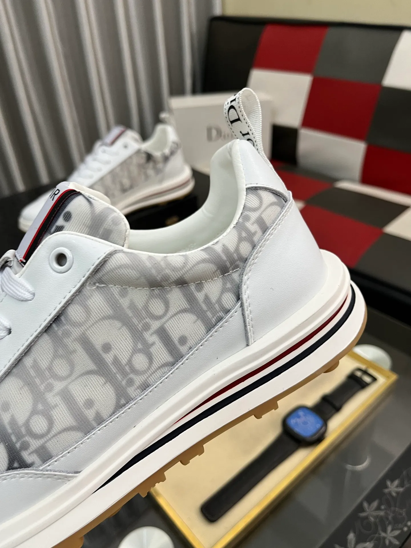 Men's shoes💰420⌚️⌚️[Dior] Dior's new men's genuine leather casual shoes, the highest version on the market, any comparison is welcome🆚! The original leather has excellent texture and is super high-end! Fetal sheep net lining imported from Italy, removable pad! Luxurious materials and fine workmanship, highly recommended! Code number: 38-443️⃣Colors available